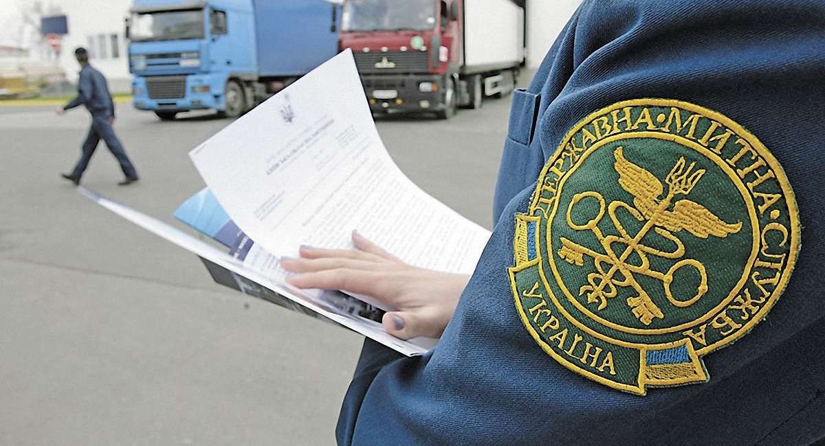 Львівських митників підозрюють у підробці документів на ввезення 10 тис. автомобілів