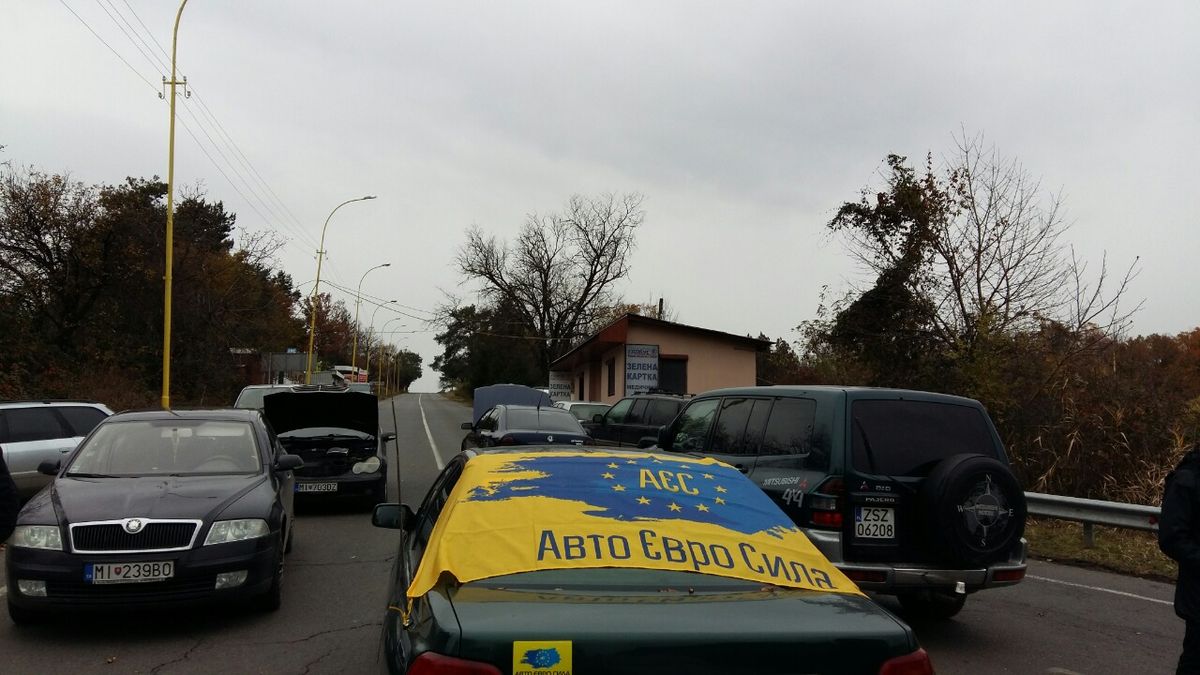 На Закарпатті власники авто з іноземною реєстрацією заблокували ще один пункт пропуску