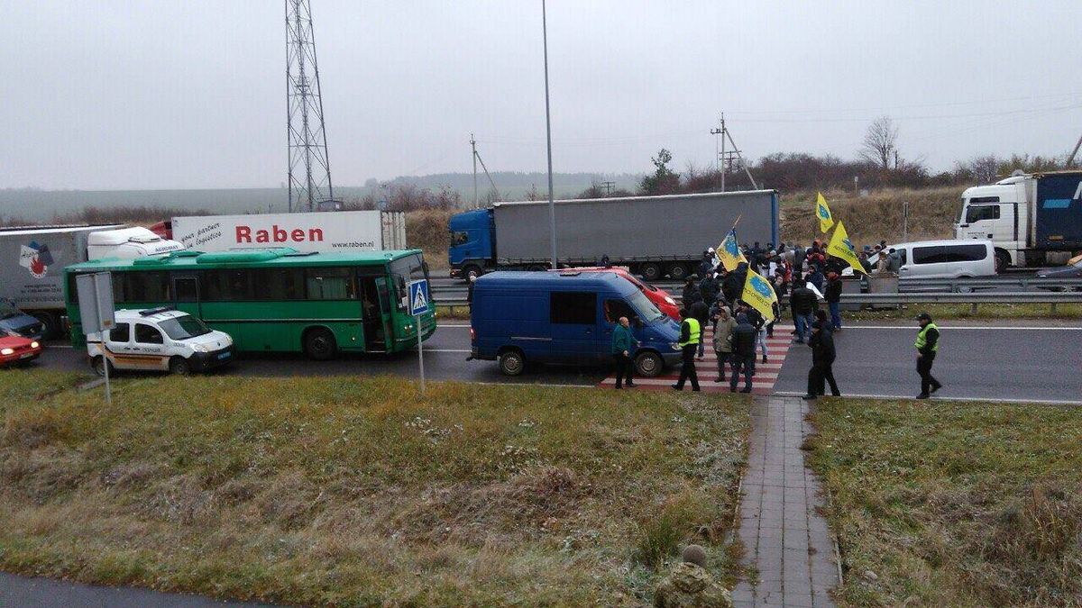 Через протести прикордонники радять оминати пункт пропуску «Рава-Руська»