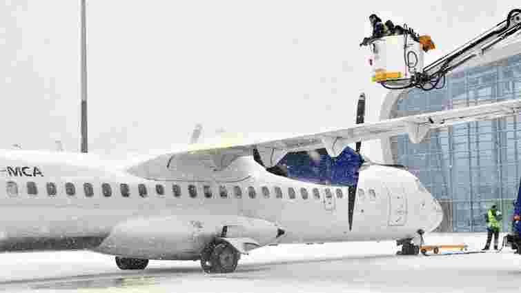 Через снігопади у аеропорту «Львів» скасували п’ять авіарейсів