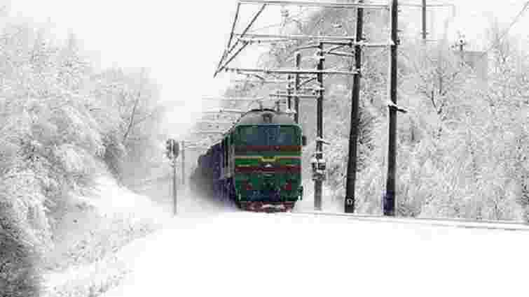 В Україні через снігопади затримуються близько 30 поїздів