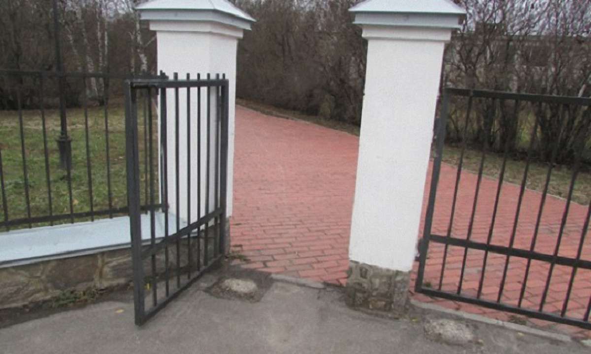 На Полтавщині невідомі в масках пограбували музей Гоголя