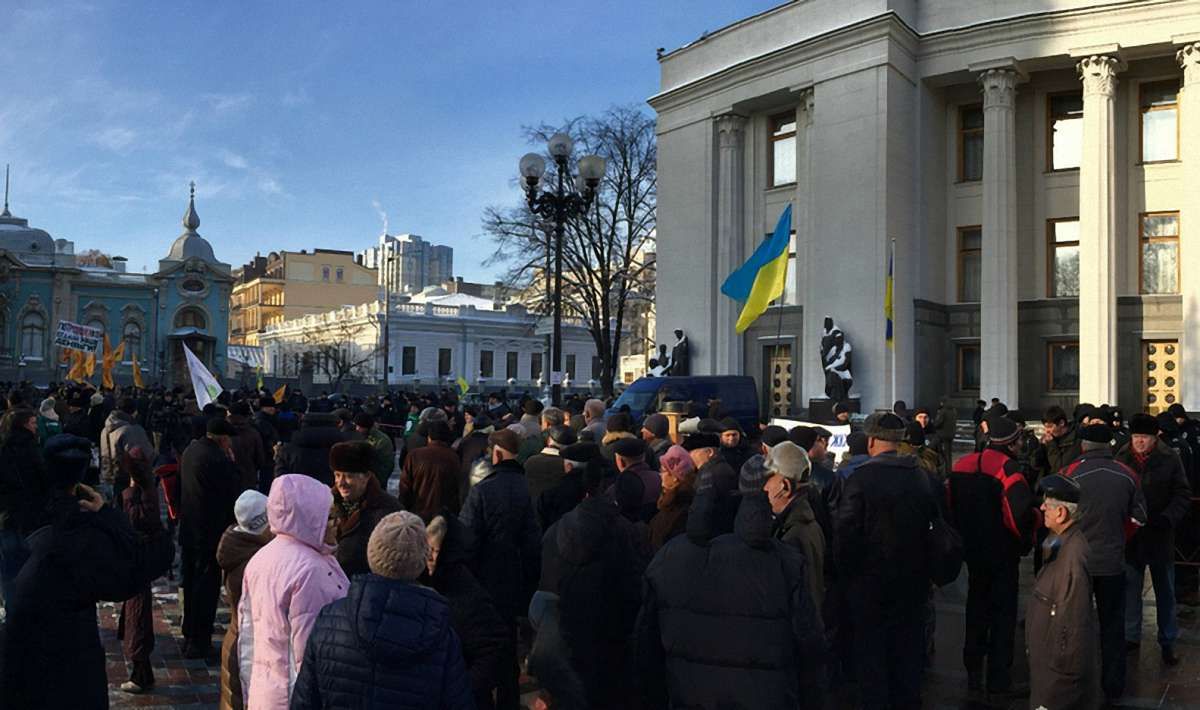 У Києві перекрили Інститутську і Хрещатик в очікуванні масових протестів