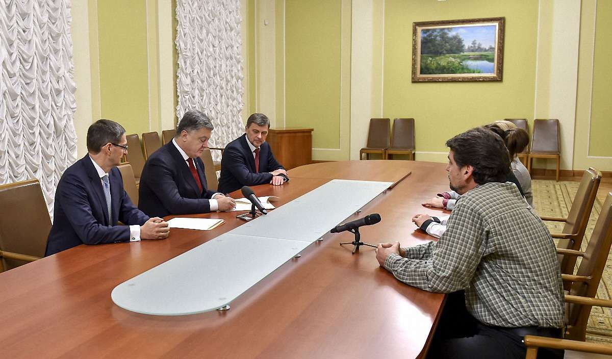 Президент підписав закон про виплату компенсацій ошуканим вкладникам 