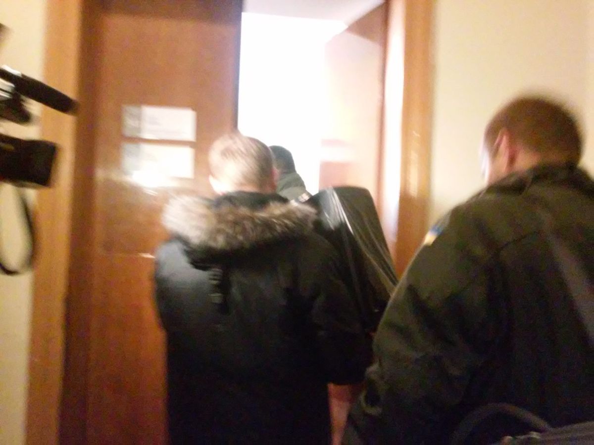 Слідчі СБУ винесли з кабінету заступника мера Львова кілька пакетів з документами