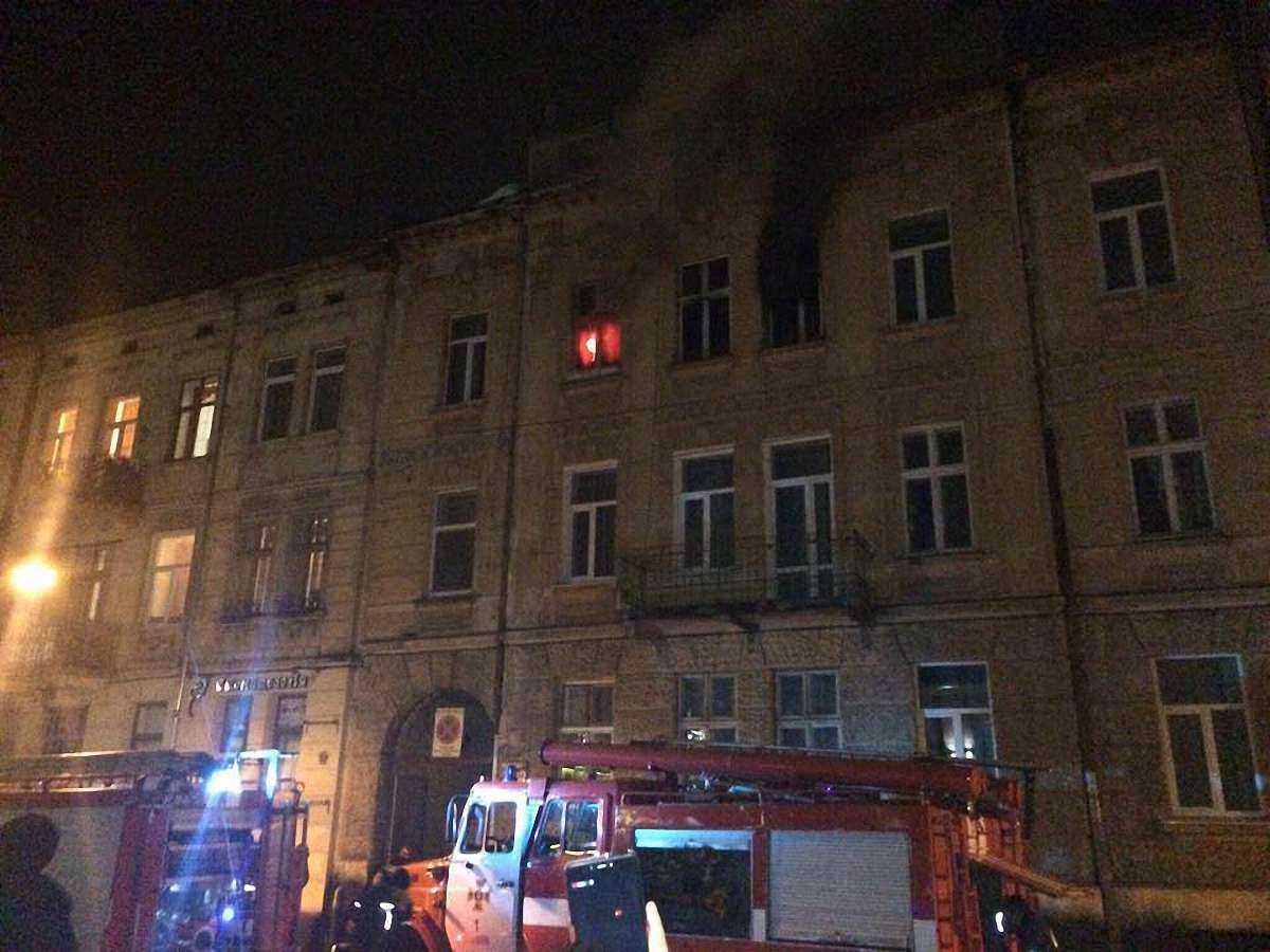 У центрі Львова сталась пожежа у житловому будинку