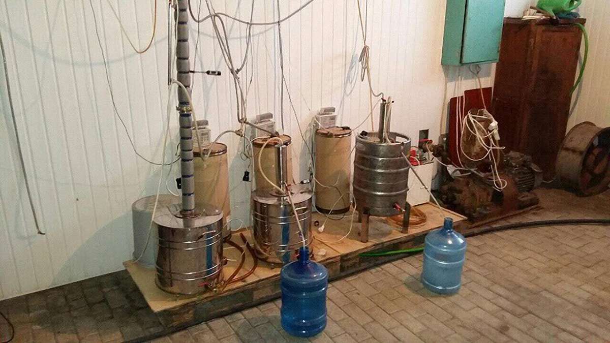 На Львівщині співробітники ДФС вилучили незаконну партію алкоголю вартістю ₴300 тис.