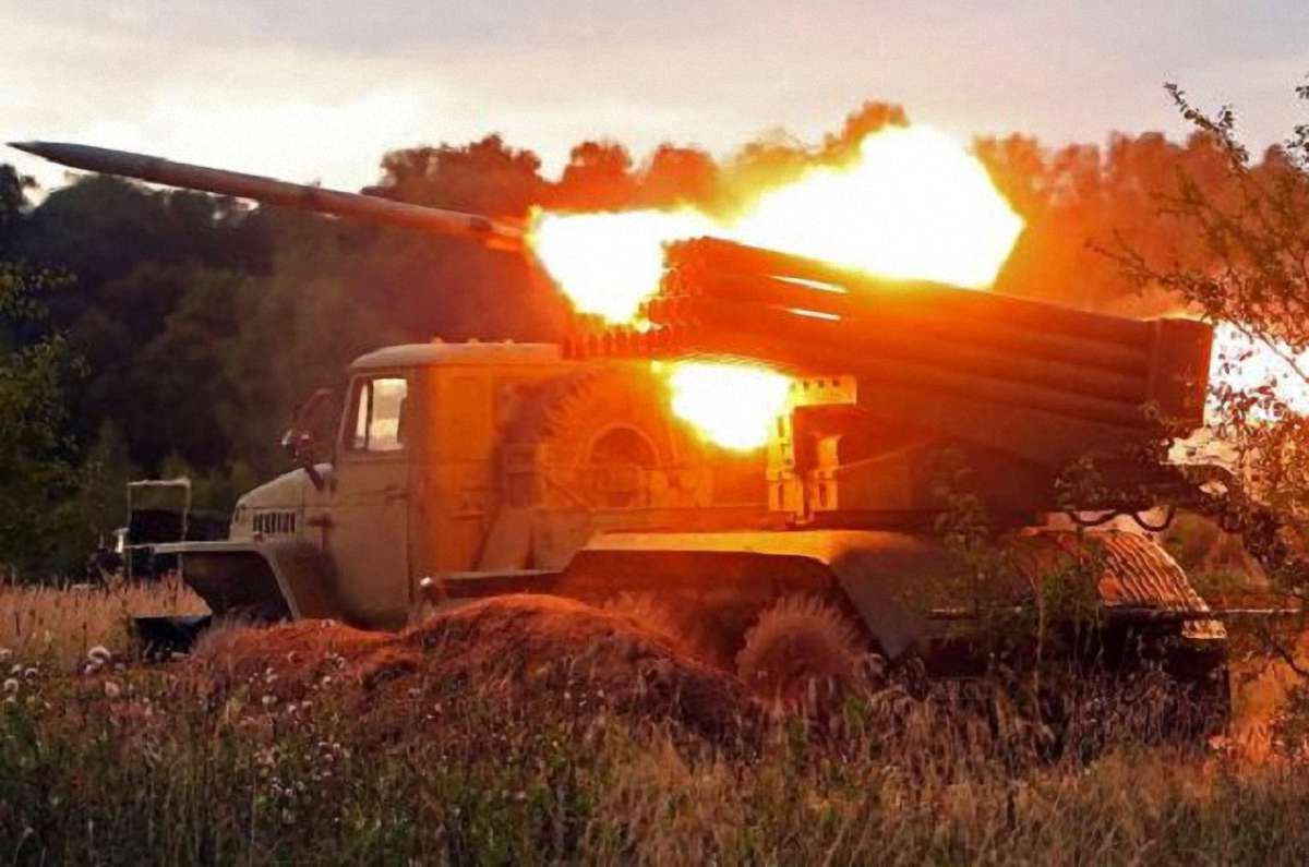 Терористи на Донбасі знову почали використовувати «Гради» і САУ, – Жебрівський