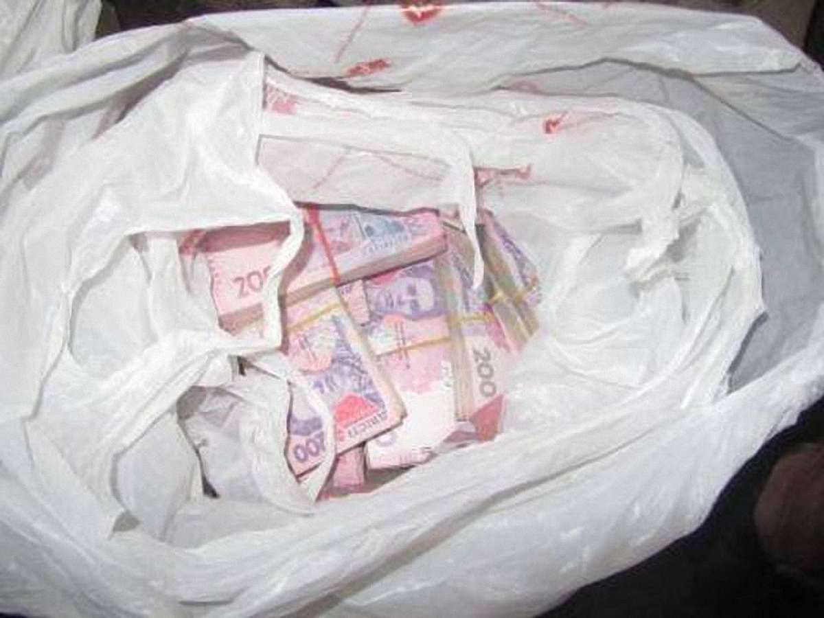 Українець намагався вивезти на окупований Донбас ₴1,7 млн готівки