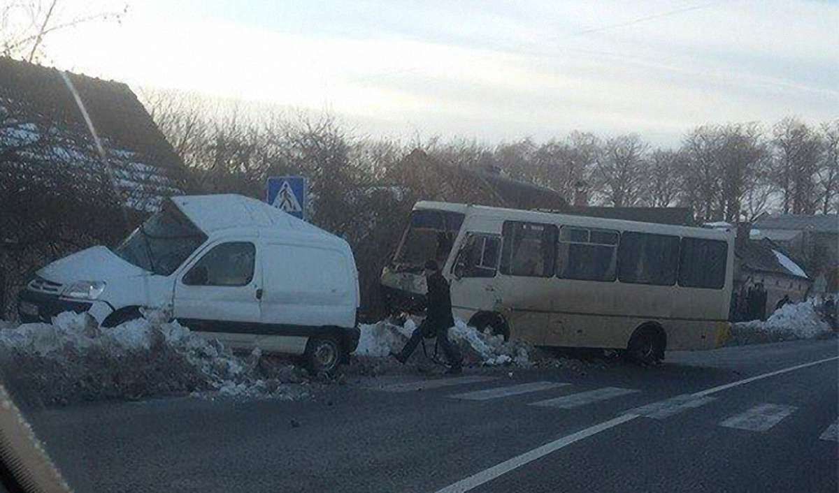 Внаслідок ДТП з маршруткою у Бібрці загинули дві людини