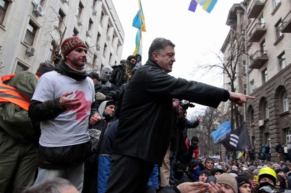 Петра Порошенка допитали у справі про Євромайдан