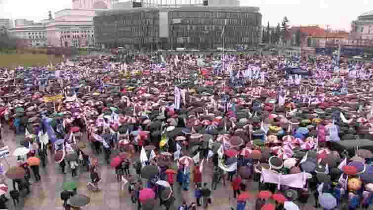 У Польщі тисячі людей вийшли на протести проти освітньої реформи