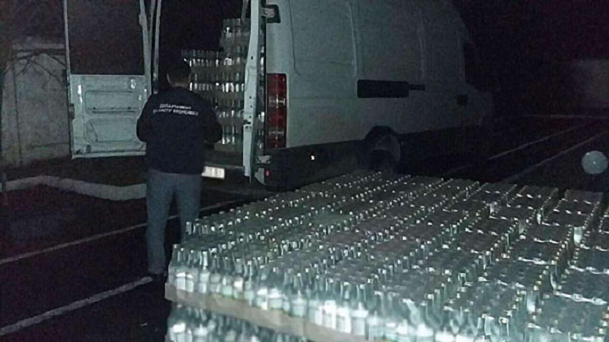 Львів’янина затримали із партією фальсифікованого алкоголю на півмільйона гривень