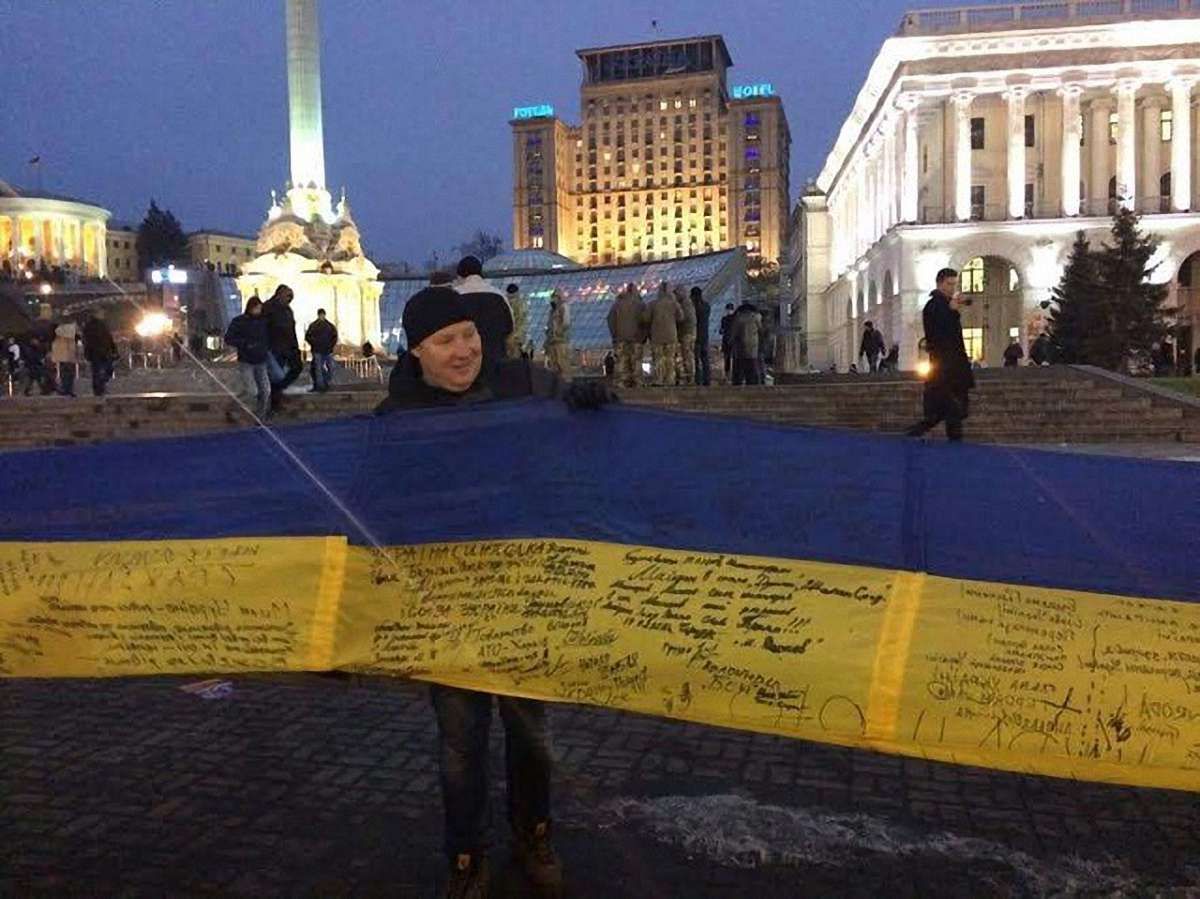 У Києві на Майдані розгорнули 146-метровий прапор України