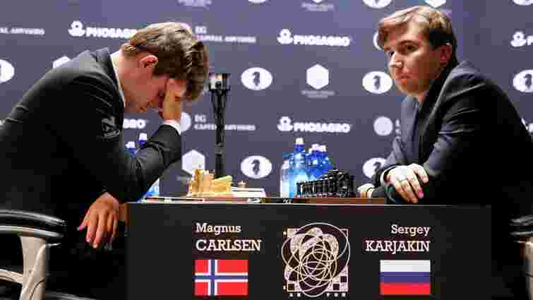 Російський шахіст здобув першу перемогу у матчі за шахову корону світу