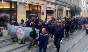У Львові відбулися дві протилежні акції щодо вирубки лісів