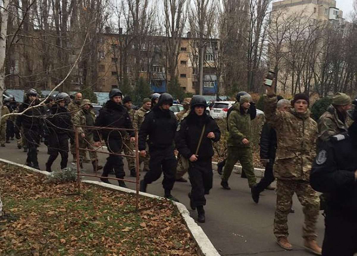 В Одеській митниці 20 осіб у камуфляжі влаштували погром