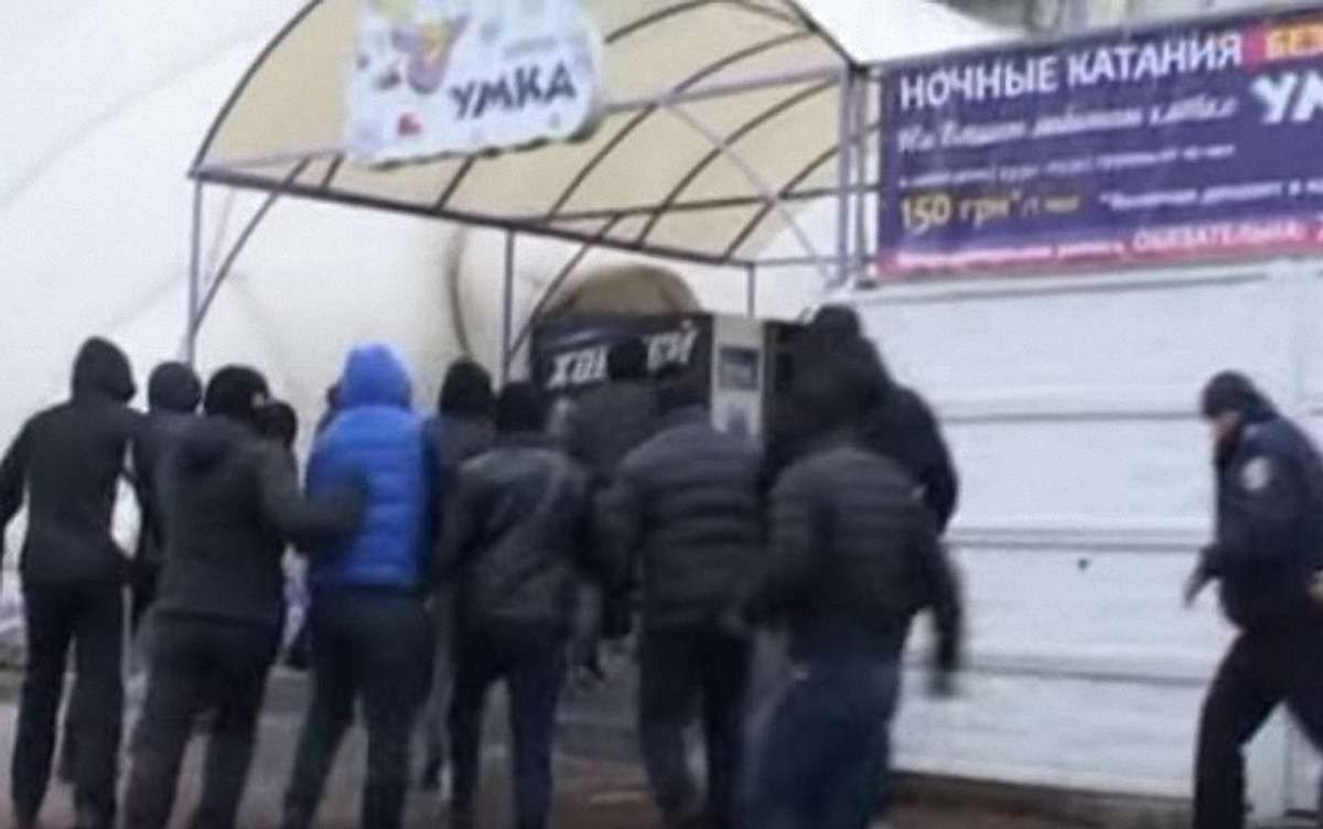 Через місцеву ковзанку в Одесі сталася масова бійка із стріляниною 