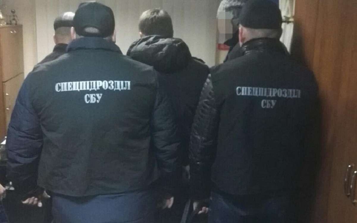 В Одесі затримали на хабарі працівника дозвільної системи поліції