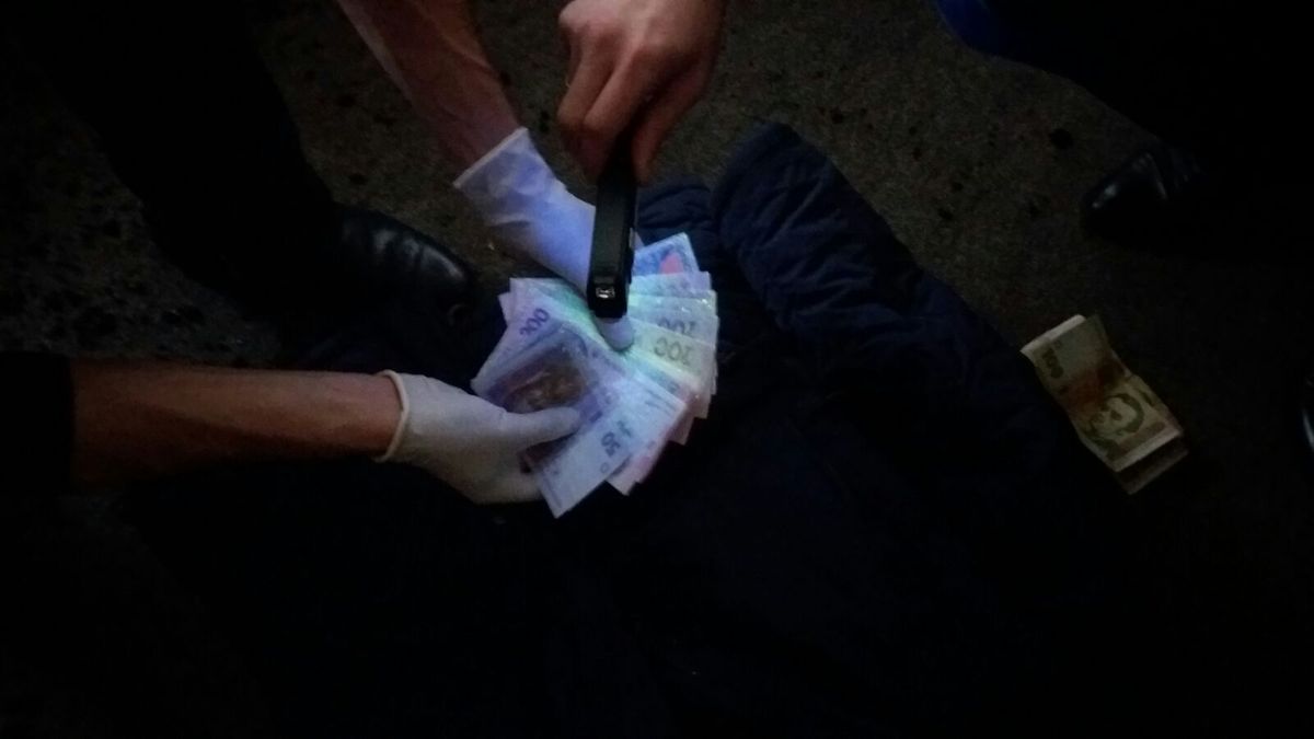 Начальник сервісного центру МВС у Львівській області попався на хабарі