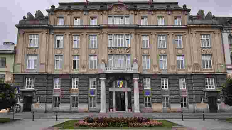 Львівські прокурори приватизували половину з наданих міськрадою службових квартир