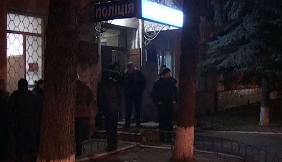 У Києві чоловік намагався підпалити будівлю управління поліції