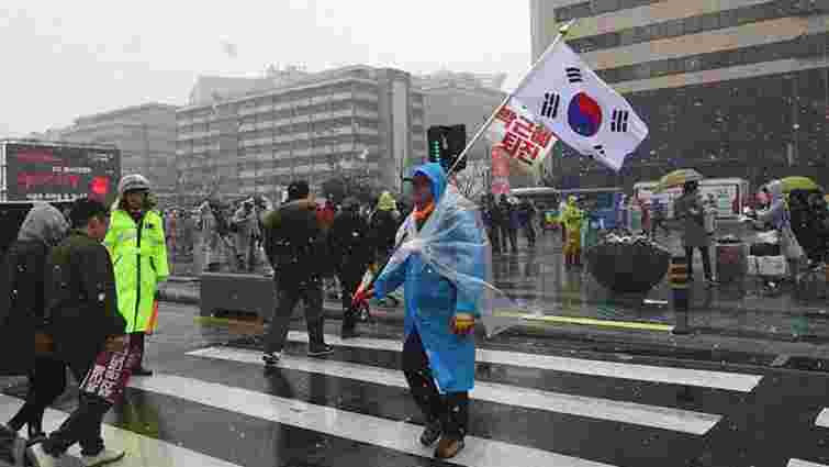 Сотні тисяч корейців знову вимагають у Сеулі відставки президента