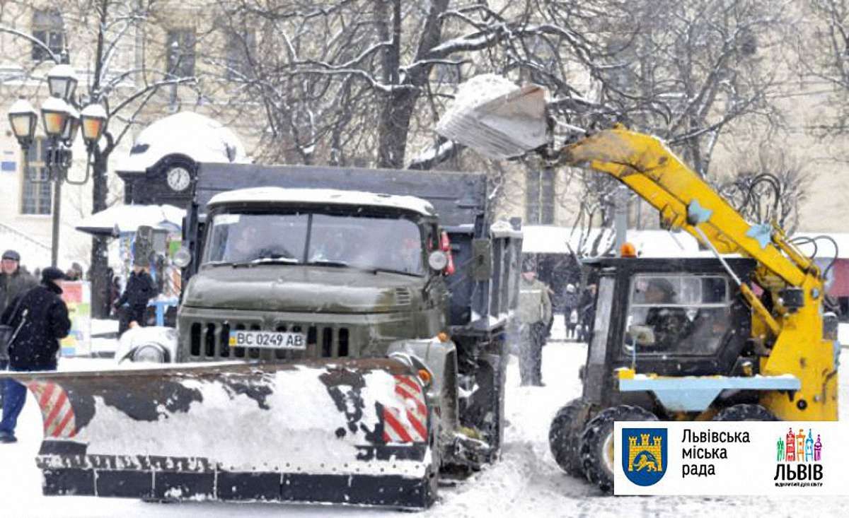 Вночі до прибирання вулиць Львова залучать додаткову піскорозкидальну техніку