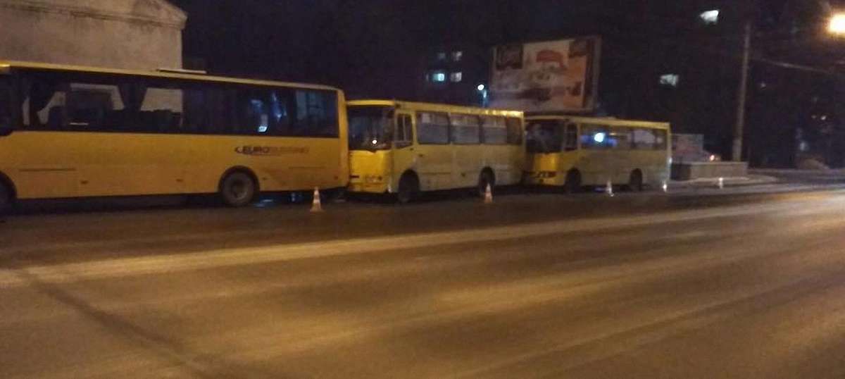 У Львові зіткнулися три приміські маршрутки