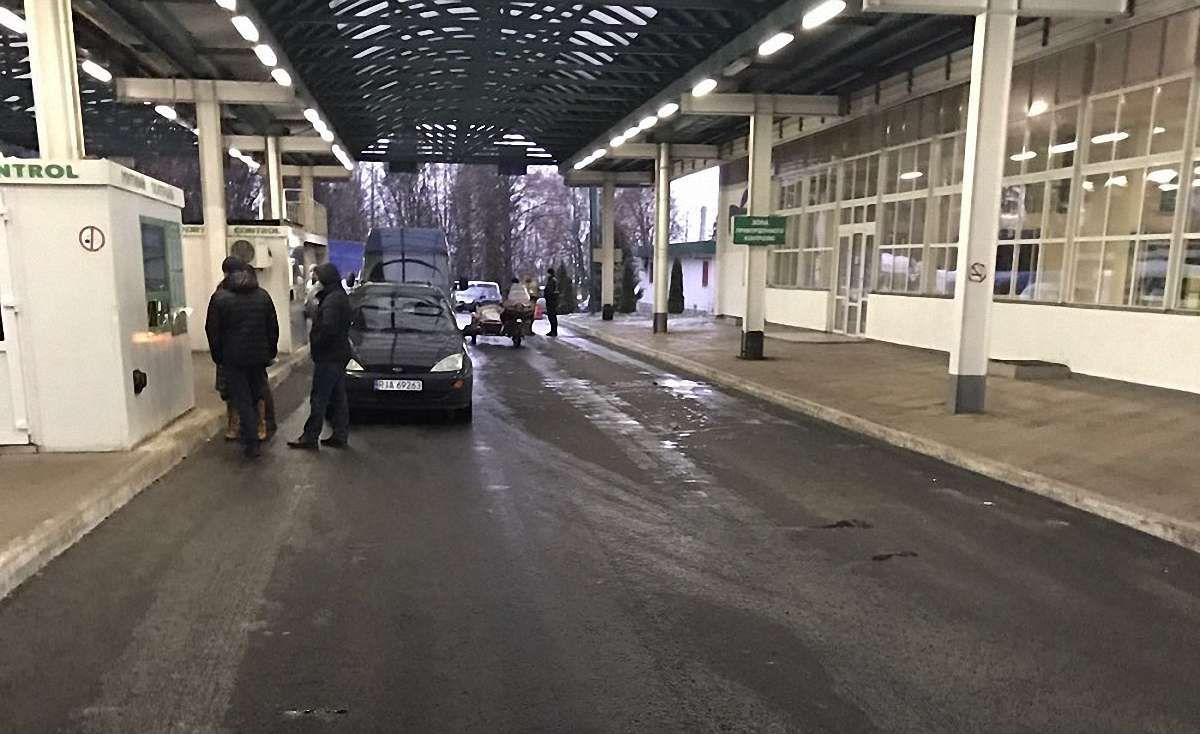 Біля державного кордону у Шегинях відремонтували дорогу
