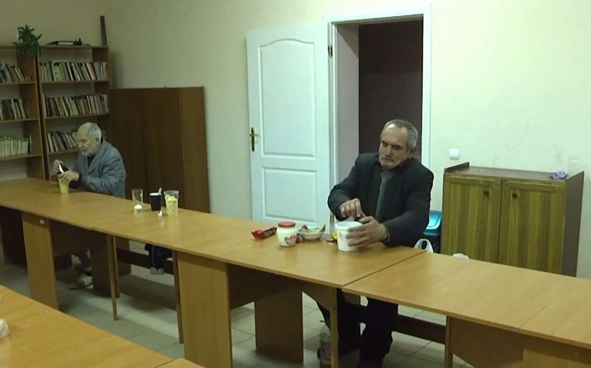 Через похолодання львівська нічліжка приймає безпритульних і вдень