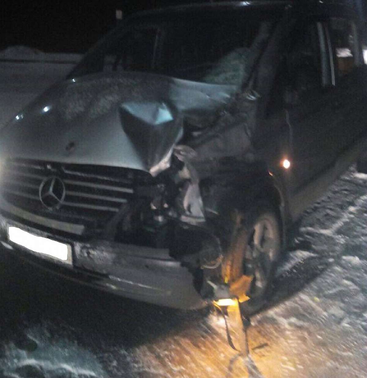 Поблизу Жовкви зіткнулися снігоприбирач та мікроавтобус