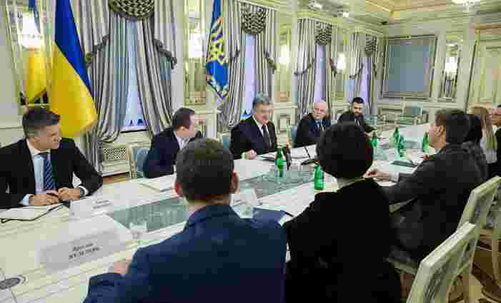 Петро Порошенко підписав закон, який дозволяє укладати електронні контракти