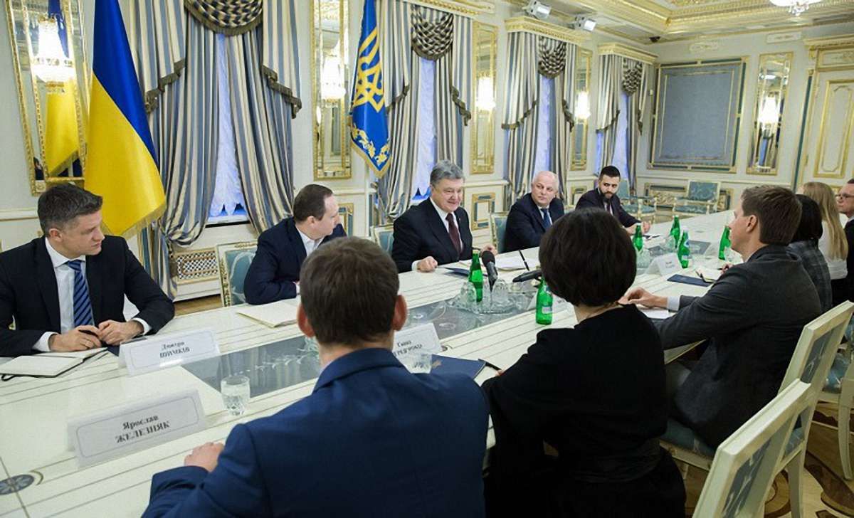 Петро Порошенко підписав закон, який дозволяє укладати електронні контракти