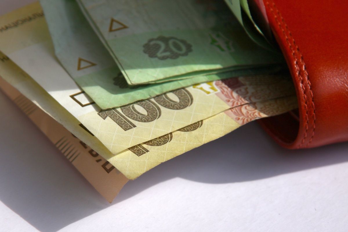 Мінімальна зарплата українців збільшилася до 1,6 тис. гривень