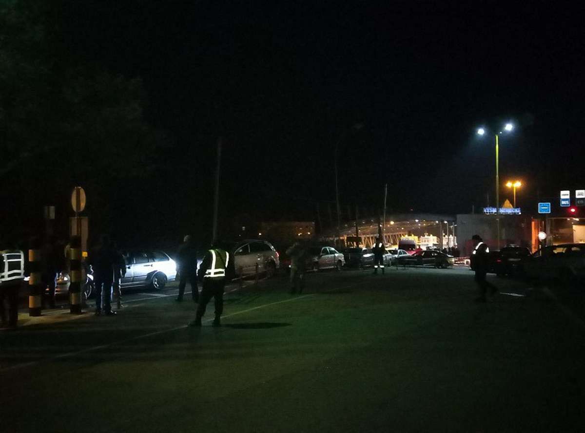 Власники авто з іноземною реєстрацією заблокували КПП «Ужгород», прикордонники застосували силу