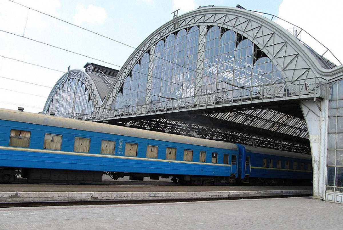 «Укрзалізниця» призупинила резервування квитків через інтернет на період свят