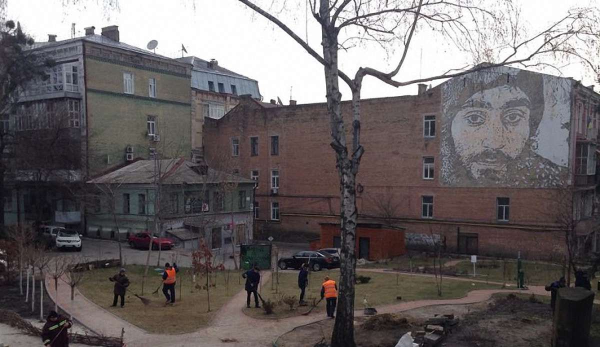 У Києві суд повернув у комунальну власність сквер Небесної сотні