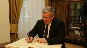 Колишньому Президенту Польщі подарували у Львові «Буквар»