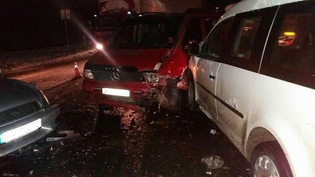 У подвійній ДТП біля Львова постраждали п'ятеро людей