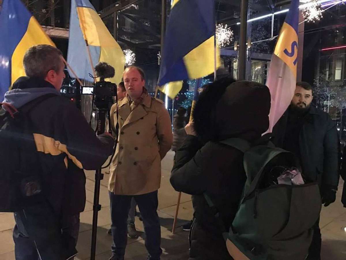 У Лондоні активісти пікетували апартаменти Ріната Ахметова