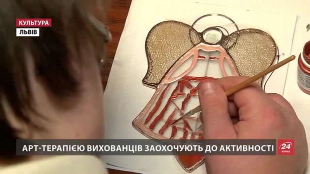 Вихованці львівського «Карітасу» влаштували благодійний розпродаж напередодні свята Миколая