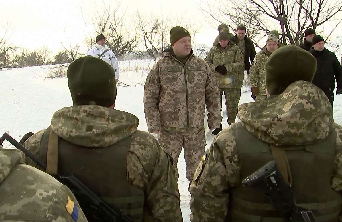 Президент відвідав бійців на передовій під Горлівкою