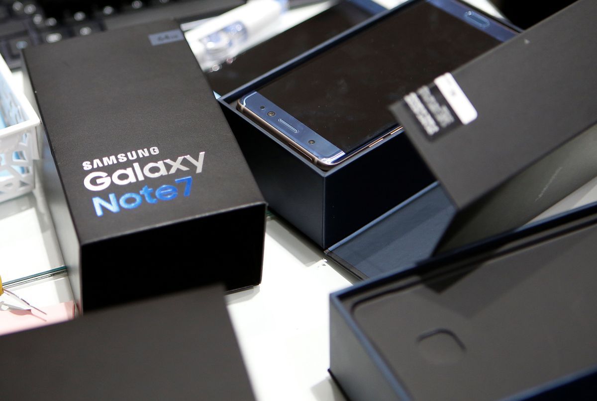 Експерти пояснили, чому вибухають батареї у смартфонах Samsung Galaxy Note 7