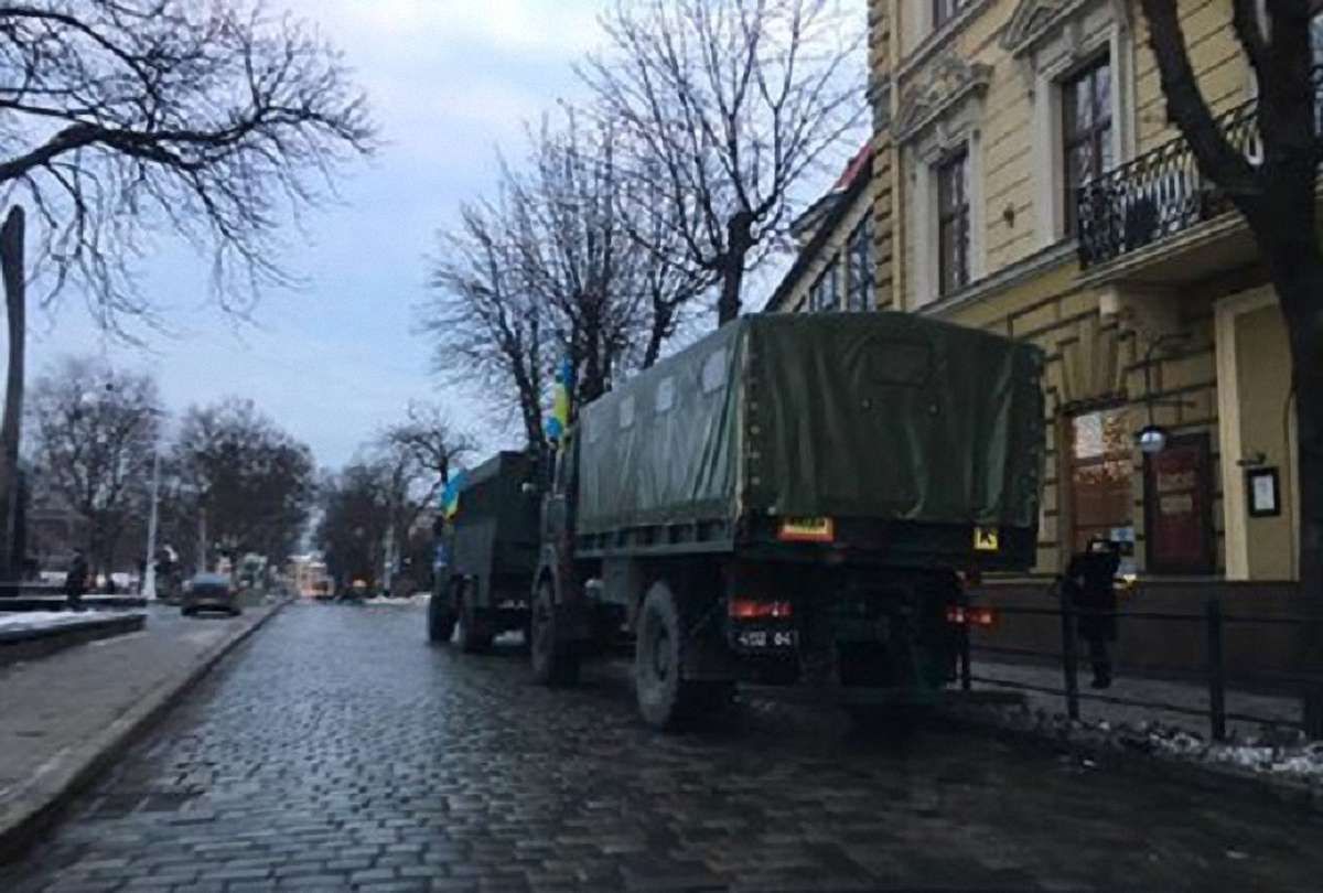 Центр Львова перекрили для проведення військового маршу