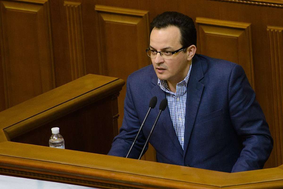 «Самопоміч» пішла з сесійної зали ВРУ, вимагаючи голосування щодо нардепа Новинського