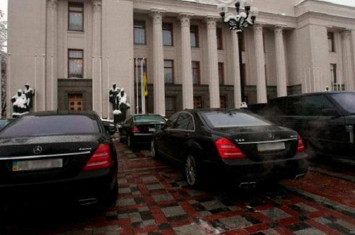 Ірина Геращенко заявила, що на автобазі Верховної Ради розкрадають пальне