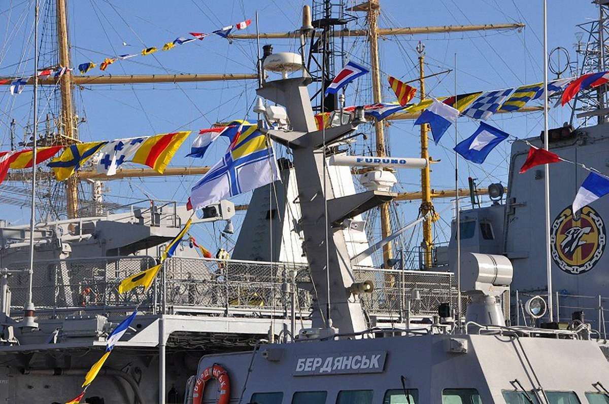 Українським ВМС в Одесі передали нові броньовані катери