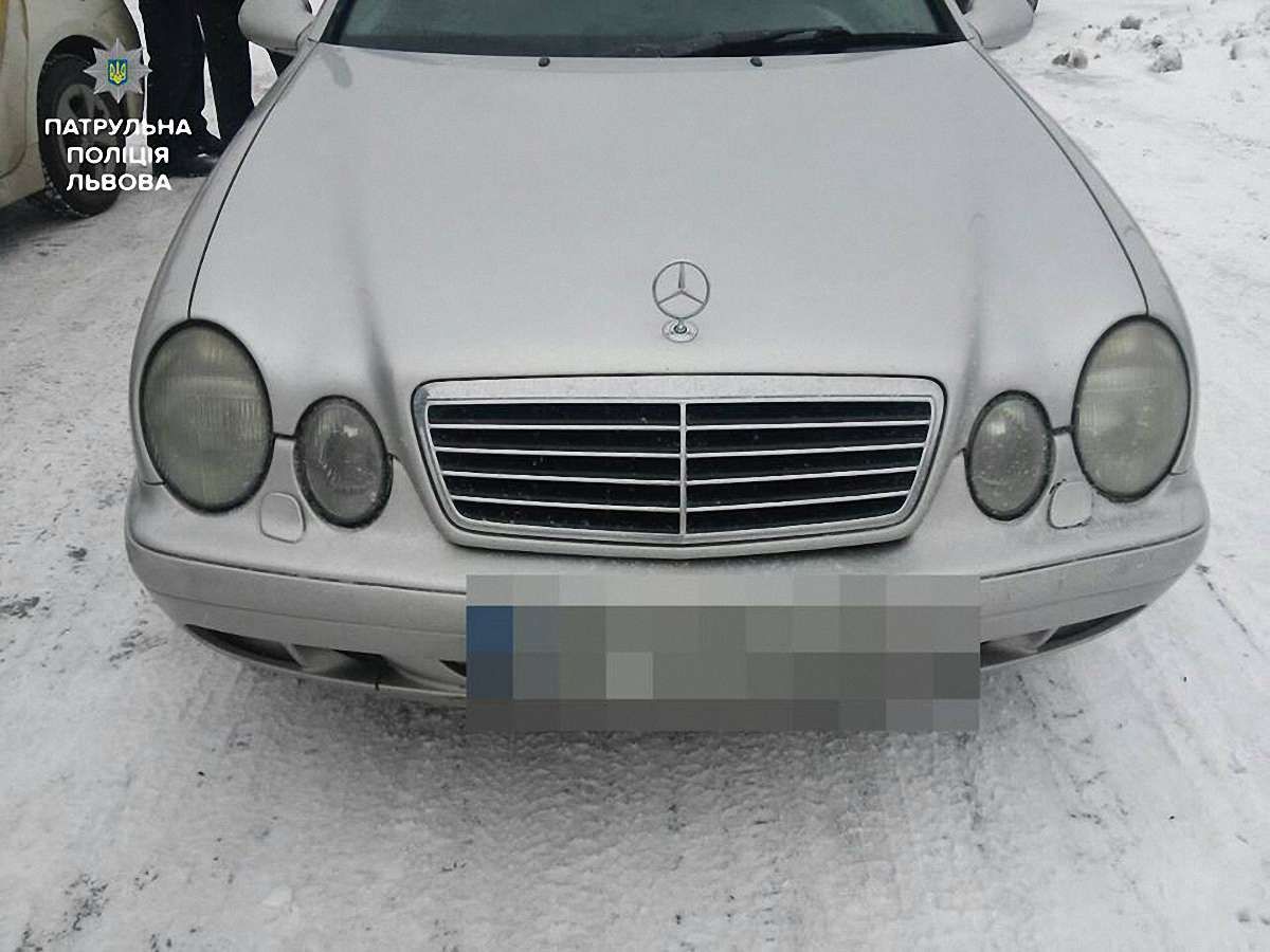 Поліція затримала двох чоловіків, які влаштували стрілянину на АЗС біля Львова