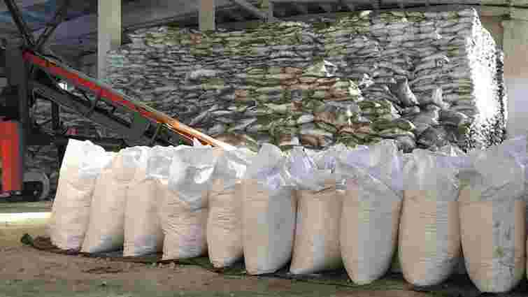 ГПУ і СБУ знайшли 1,3 тис. тонн цукру, вкраденого з Аграрного фонду 4 роки тому